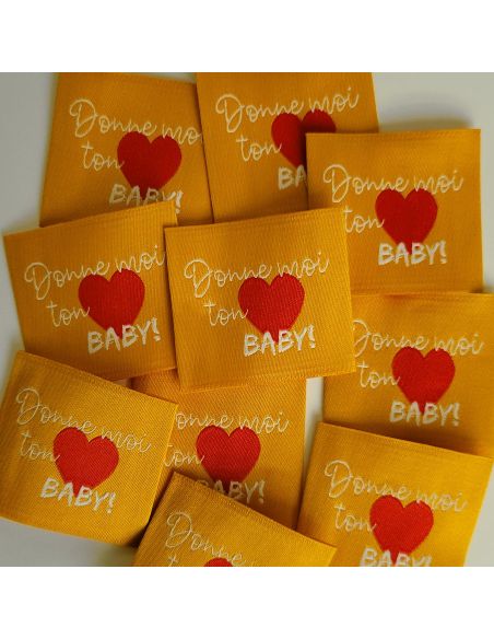 Lote de 5 etiquetas tejidas para coser Dame tu corazón baby - Azafrán