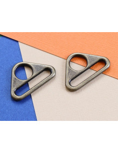 Juego de 2 anillos triangulares de 25 mm de latón antiguo