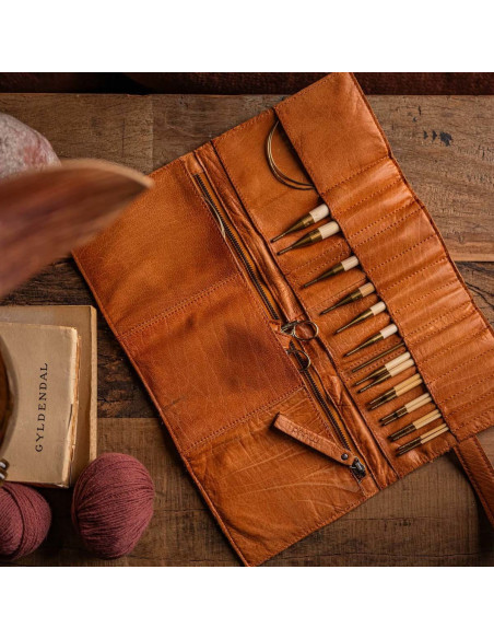 Estuche de almacenamiento de cuero para agujas circulares Muud Stockholm - Whisky