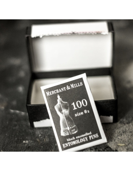 Caja de 100 alfileres ultra finos black Merchant & Mills