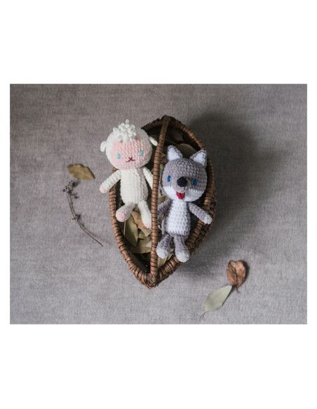 Libro 22 amigurumi en hilo chenilla