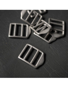 Bucle de ajuste de metal níquel mate Merchant & Mills 25 mm