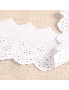 Bordado Inglés flores festoneado - Blanco