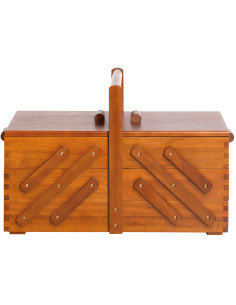 Trabajadora de costura en madera oscura L