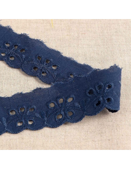 Bordado Inglés flores festoneadas Inaya - Azul marino