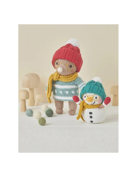 Libro de muñecas y amigurumis en la montaña a crochet