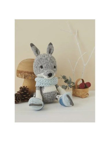 Libro de muñecas y amigurumis en la montaña a crochet