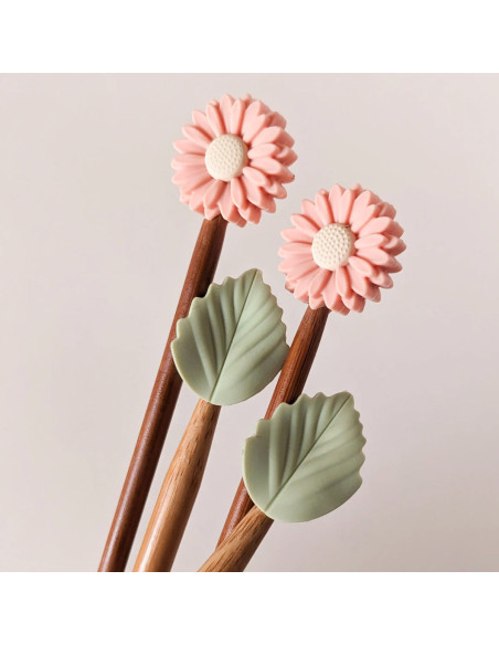 Juego de 4 tapones para agujas de tejer - Margarita rosa y hoja