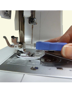 Enhebrar aguja de máquina con imán
