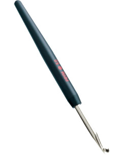 Ganchillo de metal con mango ergonómico