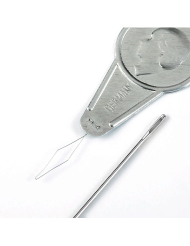 Surtido de 49 agujas para coser, bordar y remendar.
