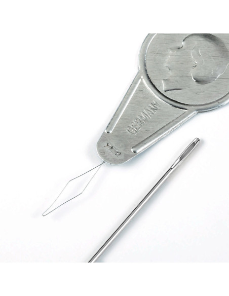Surtido de 49 agujas para coser, bordar y remendar.