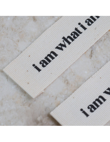 Lote de 5 etiquetas tejidas para coser - I am what i am