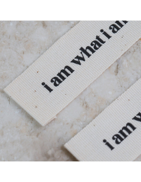 Lote de 5 etiquetas tejidas para coser - I am what i am