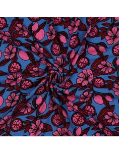 Tejido de viscosa - Flores rosas sobre fondo azul