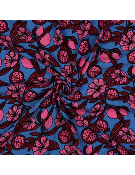Tejido de viscosa - Flores rosas sobre fondo azul