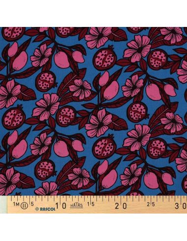 Tejido de viscosa - Flores rosas sobre fondo azul
