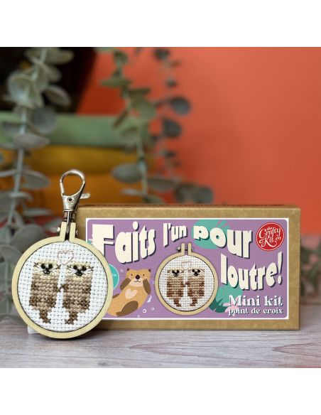 Mini kit de bordado en punto de cruz - ¡Hechos el uno para la nutria!