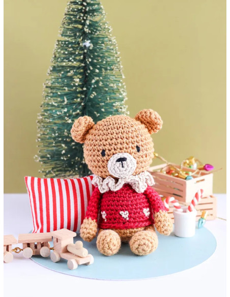 Caja de bola de Navidad amigurumi de ganchillo - El osito