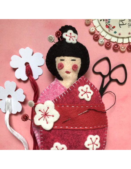 Kit de fieltro kokeshi alfiletero y guarda tijeras