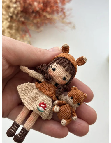 Libro de muñecas en micro ganchillo