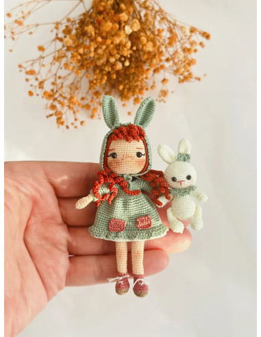 Libro de muñecas en micro ganchillo
