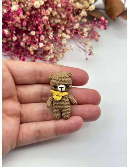 Libro de muñecas en micro ganchillo