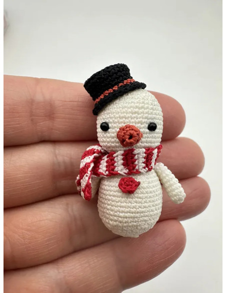 Libro de muñecas en micro ganchillo
